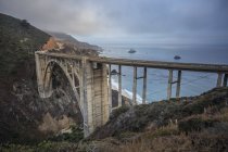 EUA, Califórnia, Big Sur, Costa do Pacífico, National Scenic Byway, Bixby Creek Bridge, California State Route 1, Highway 1 — Fotografia de Stock