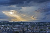 Grande-Bretagne, Écosse, Édimbourg, mer du Nord et rayons du soleil — Photo de stock