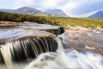 Gran Bretagna, Scozia, Highlands scozzesi, Rannoch Moor, Glencoe, Cauldon Waterfall Moutains Creise e Meall a'Bhuiridh — Foto stock