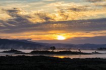 Great Britain, Scotland, Scottish Highlands, Glencoe, Rannoch Moor, Sunrise over Loch Ba — Stock Photo