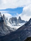 Cile, Patagonia, Parco Nazionale Torres del Paine, Cerro Paine Grande e Torres del Paine — Foto stock