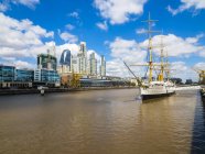 Argentina, Buenos Aires, Puerto Madero, Darsena Sud, Frigate Sarmiento — Foto stock