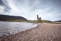 Royaume-Uni, Écosse, Sutherland, Ardvreck Castle at Loch Assynt — Photo de stock