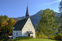 Alemania, Alta Baviera, Chiemgau, cerca de Schleching, Iglesia de Streichen - foto de stock