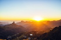 Espagne, Îles Canaries, Grande Canarie, paysage montagneux au coucher du soleil — Photo de stock