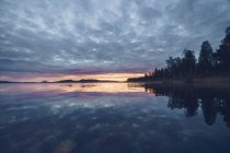 Finlândia, Sodanquias, Lago ao pôr-do-sol — Fotografia de Stock