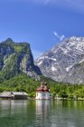 Germany, Bavaria, Berchtesgadener Land, St. Bartholomew at Lake Koenigssee — Stock Photo
