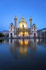 Austria, Vienna, St. Charles 's Church, blue hour — стоковое фото