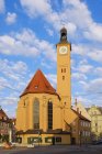 Deutschland, bayern, augsburg, jakobervorstadt, st jakob kirche und brunnen — Stockfoto