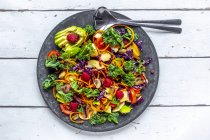 Kale avocado salad with red cabbage, tomato, fried mushroom, carrot, apple and raspberry — Stock Photo