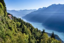 Switzerland, Canton of Bern, Bern Alps, Interlaken, View of Lake Brienz, view from Harder Kulm — Stock Photo