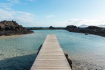 Espanha, Ilhas Canaray, Fuerteventura, cais no mar — Fotografia de Stock