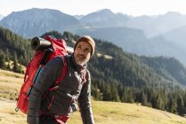 Man hiking in the mountains — Stock Photo