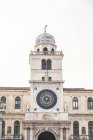 Italia, Veneto, Padua, Reloj astronómico visto desde Piazza dei Signori - foto de stock
