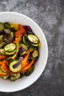 Miscela di verdure cotte in ciotola — Foto stock