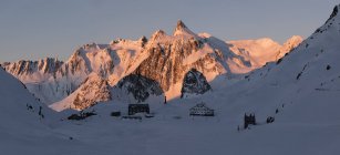 Suíça, Great St Bernard Pass, Pain de Sucre, paisagem de inverno nas montanhas ao entardecer — Fotografia de Stock