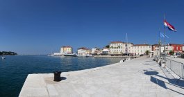 Croatia, Istria, Porec, Old town at harbour — Stock Photo
