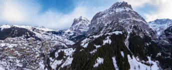 Switzerland, Canton of Bern, Grindelwald, townscape in winter, Wetterhorn and Mittelhorn — Stock Photo