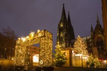Germania, Colonia, Mercatino di Natale con Cattedrale di Colonia sullo sfondo — Foto stock