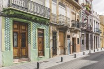 Іспанія, Валенсія, Ель Cabanyal, ряд будинків — стокове фото