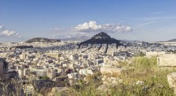 Греция, Афины, вид на город и гору Ликабетт — стоковое фото