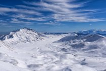Itália, Abruzzo, Gran Sasso e Monti della Laga, Campo Imperatore planalto no inverno — Fotografia de Stock