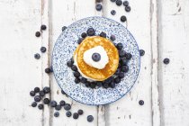 Pancakes with blueberries and greek yogurt, with almond flour, ketogenic diet — Stock Photo