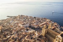 Sicily, Cefalu, View to old town of Cefalu, Cefalu Cathedral — Stock Photo