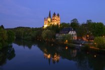 Germania, Assia, Limburgo, Limburgo Cattedrale a Lahn fiume la sera — Foto stock