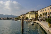 Італія, Ломбардія, озеро Гарда, сало, набережна — стокове фото