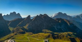 Itália, Veneto, Dolomites, Giau Pass, Panorama do topo da montanha Gusela — Fotografia de Stock
