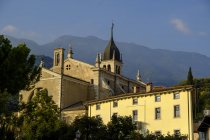Italia, Dolomitas, Trentino-Alto Adigio, Arco, Collegiata dell 'Assunta - foto de stock