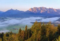 Germany, Upper Bavaria, Werdenfelser Land, Wetterstein Mountains, View from Krepelschrofen near Wallgau — Stock Photo