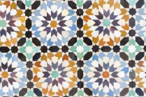 Morocco, Marrakesh, Ben Youssef Madrasa, detail of colorful tiles — Stock Photo
