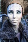 Tête peinte de mannequin d'affichage féminin au marché aux puces — Photo de stock