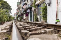 Vietnam, Hanoi, view of railway tracks in the city very close to houses — Stock Photo