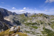 Montenegro, Parco nazionale di Durmitor, massiccio del Durmitor, vista dalla montagna Savin kuk sulle cime delle montagne — Foto stock