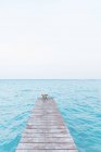 Mexiko, Yucatan, Quintana Roo, lagoon of Bacalar, jetty leading into water — Stock Photo