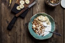 Chocolate coconut granola with bananas and yogurt — Stock Photo