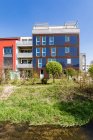 Alemania, Tuebingen, Muehlenviertel, casas residenciales modernas de energía cero - foto de stock