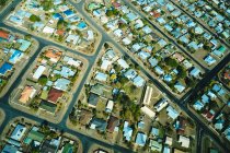 Vista aérea de las casas y calles de un barrio residencial en Bundaberg, Queensland, Australia - foto de stock