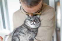 Man with his cat — Stock Photo