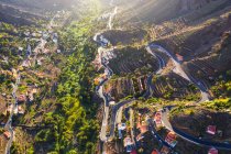 Espanha, Ilhas Canárias, La Gomera, Valle Gran Rey, El Retamal, Vista aérea de cidades e estradas em paisagem montanhosa — Fotografia de Stock