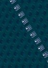 Veduta aerea della linea retta delle gabbie degli allevamenti di aragoste che si estende tra le reti degli allevamenti ittici — Foto stock