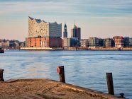 Germany, Hamburg, Elbe river with Elbphilharmonie in background — Stock Photo