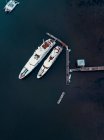 Indonesia, Bali, Sanur, Veduta aerea di due yacht di lusso ormeggiati al molo costiero — Foto stock