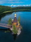 Russia, regione di Leningrado, veduta aerea della chiesa di Sant'Andrea a Vuoksa in estate — Foto stock