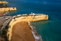 Vista aerea della costa del mare nel Portogallo algarve — Foto stock