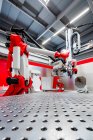 Автоматическое роботизированное оборудование для сварки на заводе — стоковое фото