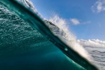 Underwater view of ocean wave — Stock Photo